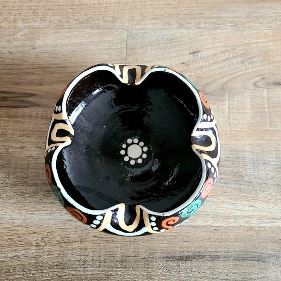 Set of 2 hand made hand painted ceramic ashtrays with bright multicolor design. - Picture 6 of 11